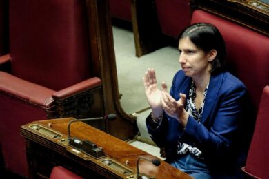 Pd, Schlein sempre più isolata. Il piano (che piace a Ursula e al Colle) per portare Gentiloni segretario