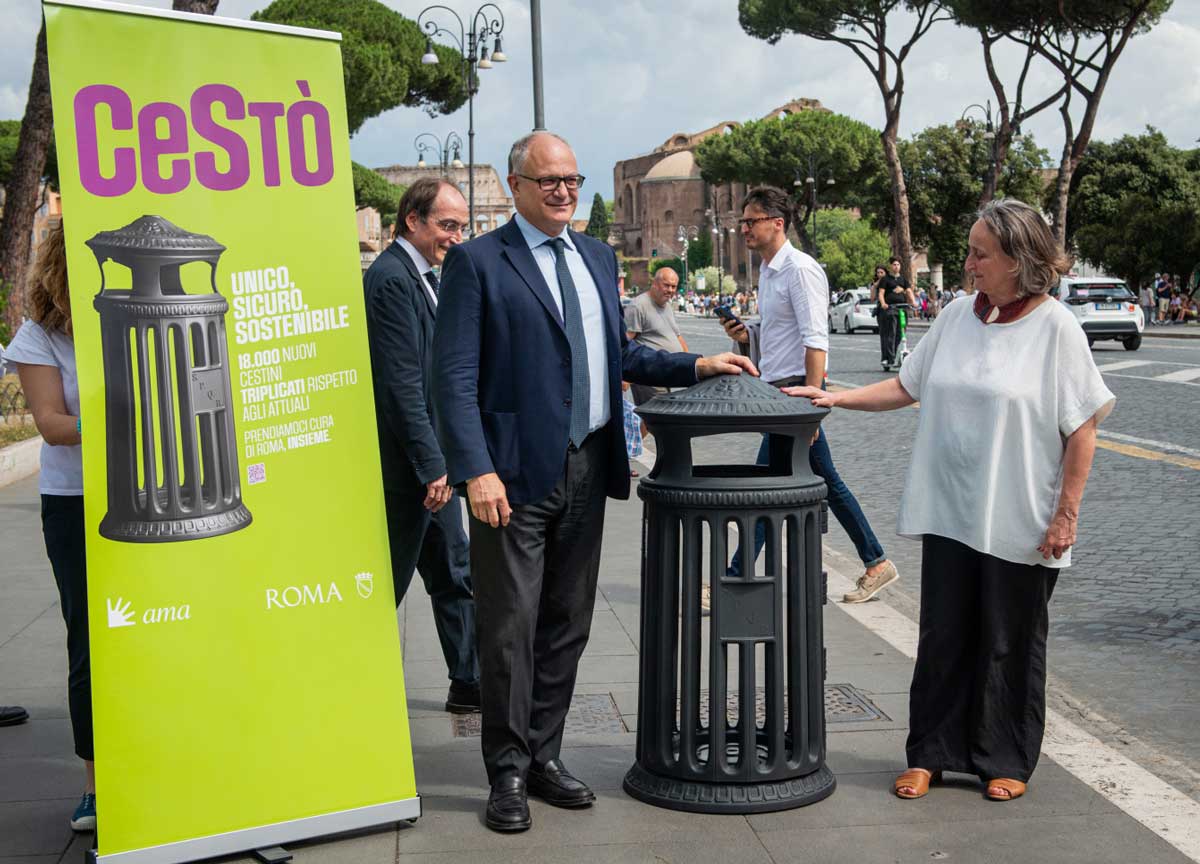 I cestini dei rifiuti di Gualtieri: “Costi triplicati, spesi 2 mln di euro”. L’accusa della Lega