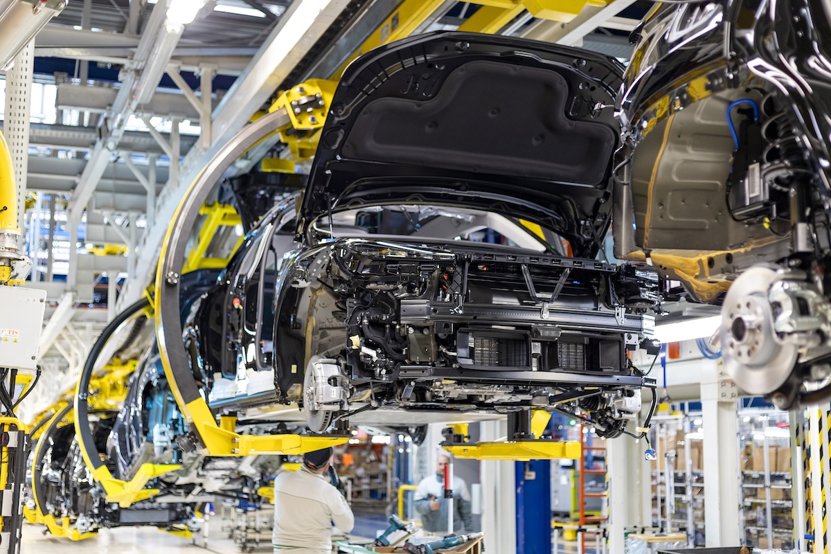 DS nuova N°8, l’eleganza francese per la mobilità del domani nasce in Italia a Melfi DS nuova N°8, l’eleganza francese per la mobilità del domani nasce in Italia a Melfi