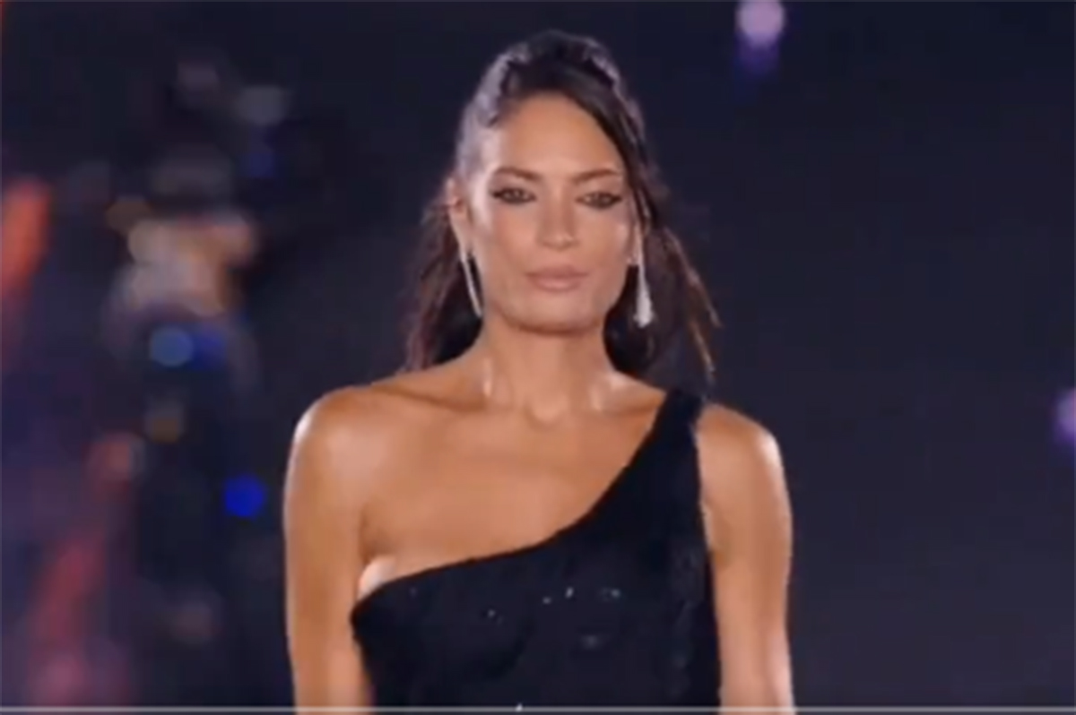 Elodie si mette “in croce” per lanciare il nuovo album “Mi ami mi odi”