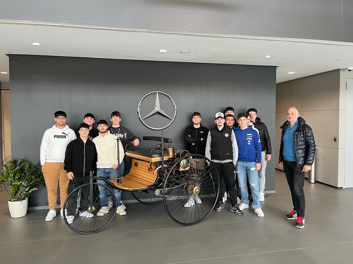 ‘#I drive Mercedes-Benz’: formazione e lavoro, la Stella guida i giovani verso il futuro