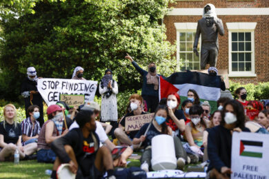 Dazi e non solo, effetto Trump sui docenti universitari. “Andiamo in Canada, l’America è diventata fascista”