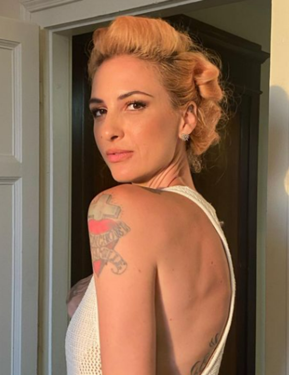 Ema Stokholma inguaia Madonia: “Ho fatto sesso nei camerini di Ballando con le stelle”. La replica piccata di Bruganelli