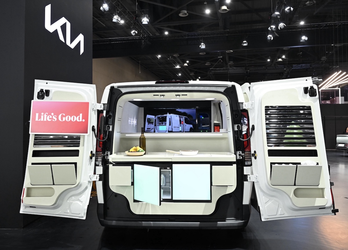 Kia e LG reinventano la mobilità: al via la rivoluzione dei veicoli PBV per lavoro e tempo libero Kia e LG reinventano la mobilità: al via la rivoluzione dei veicoli PBV per lavoro e tempo libero