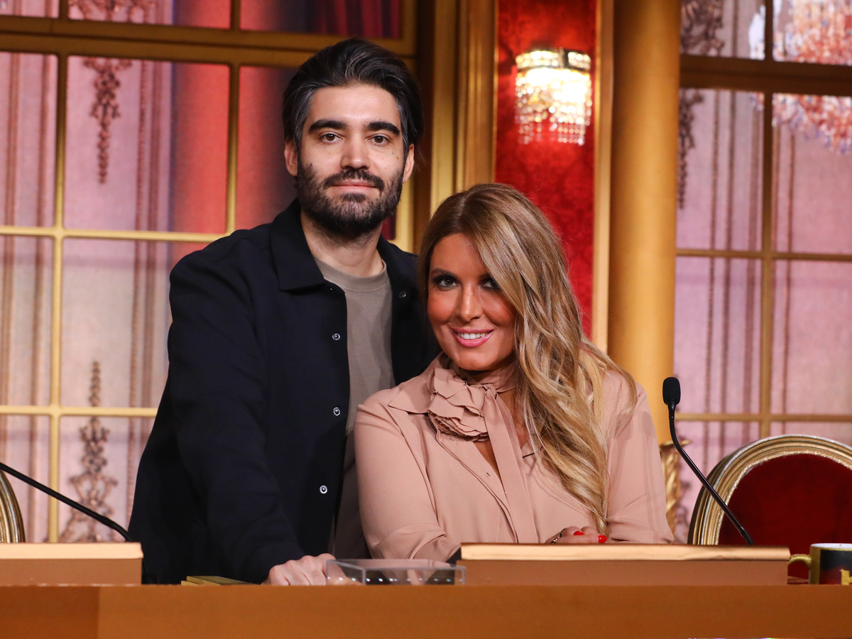 Selvaggia Lucarelli si sposa con Lorenzo Biagiarelli: l’annuncio della giornalista da Cattelan Selvaggia Lucarelli si sposa con Lorenzo Biagiarelli: l’annuncio della giornalista da Cattelan