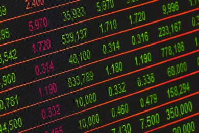 La guerra dei dazi fa crollare le Borse europee: venerdì nero. Piazza Affari in picchiata chiude a -6,5%. Wall Street ancora in rosso
