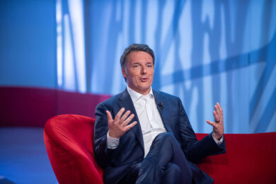 Renzi umiliato in diretta tv da Mario Giordano. Video da non perdere