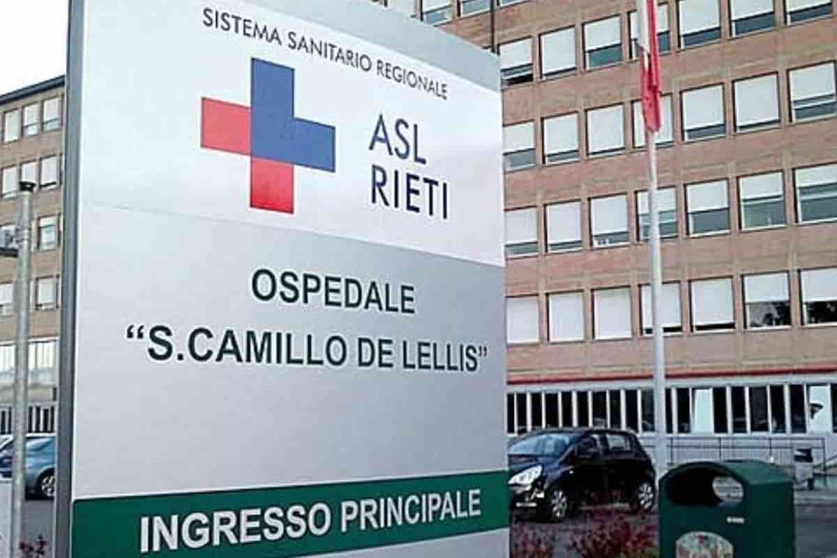 Roma, 13enne ferito alla testa da un colpo partito dalla pistola del fratello: rischia la vita Roma, 13enne ferito alla testa da un colpo partito dalla pistola del fratello: rischia la vita