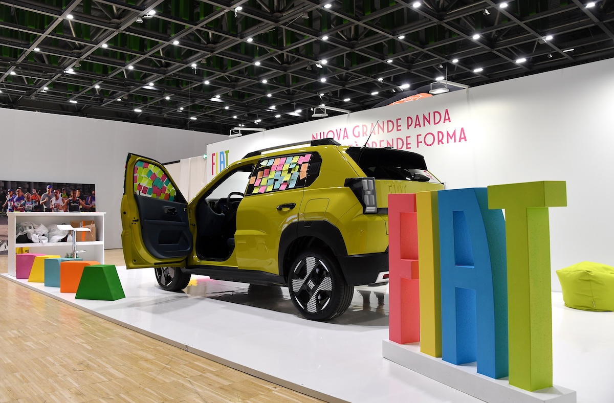 Fiat Grande Panda corre verso la felicità alla Wizz Air Milano Marathon 2025 Fiat Grande Panda corre verso la felicità alla Wizz Air Milano Marathon 2025