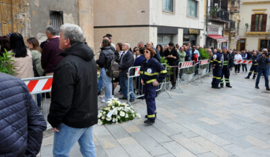 “L’amore non uccide”, il grido dell’arcivescovo di Palermo ai funerali di Sara Campanella. L’ultimo saluto a Misilmeri 