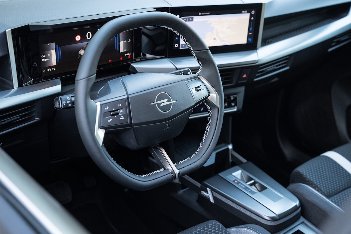 Nuovo Opel Frontera 2025: il SUV ibrido accessibile, comodo in città e brillante in autostrada Nuovo Opel Frontera 2025: il SUV ibrido accessibile, comodo in città e brillante in autostrada