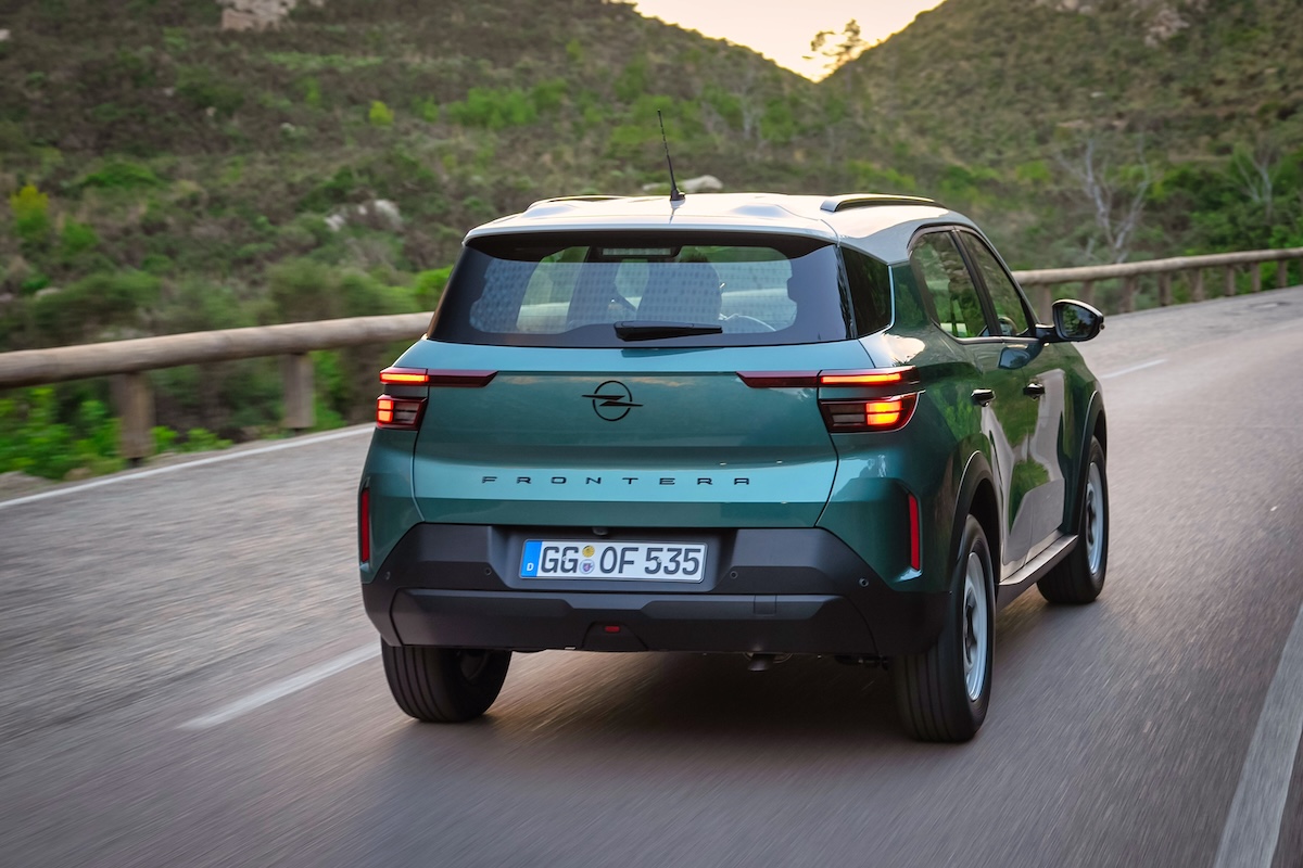 Nuovo Opel Frontera 2025: il SUV ibrido accessibile, comodo in città e brillante in autostrada Nuovo Opel Frontera 2025: il SUV ibrido accessibile, comodo in città e brillante in autostrada