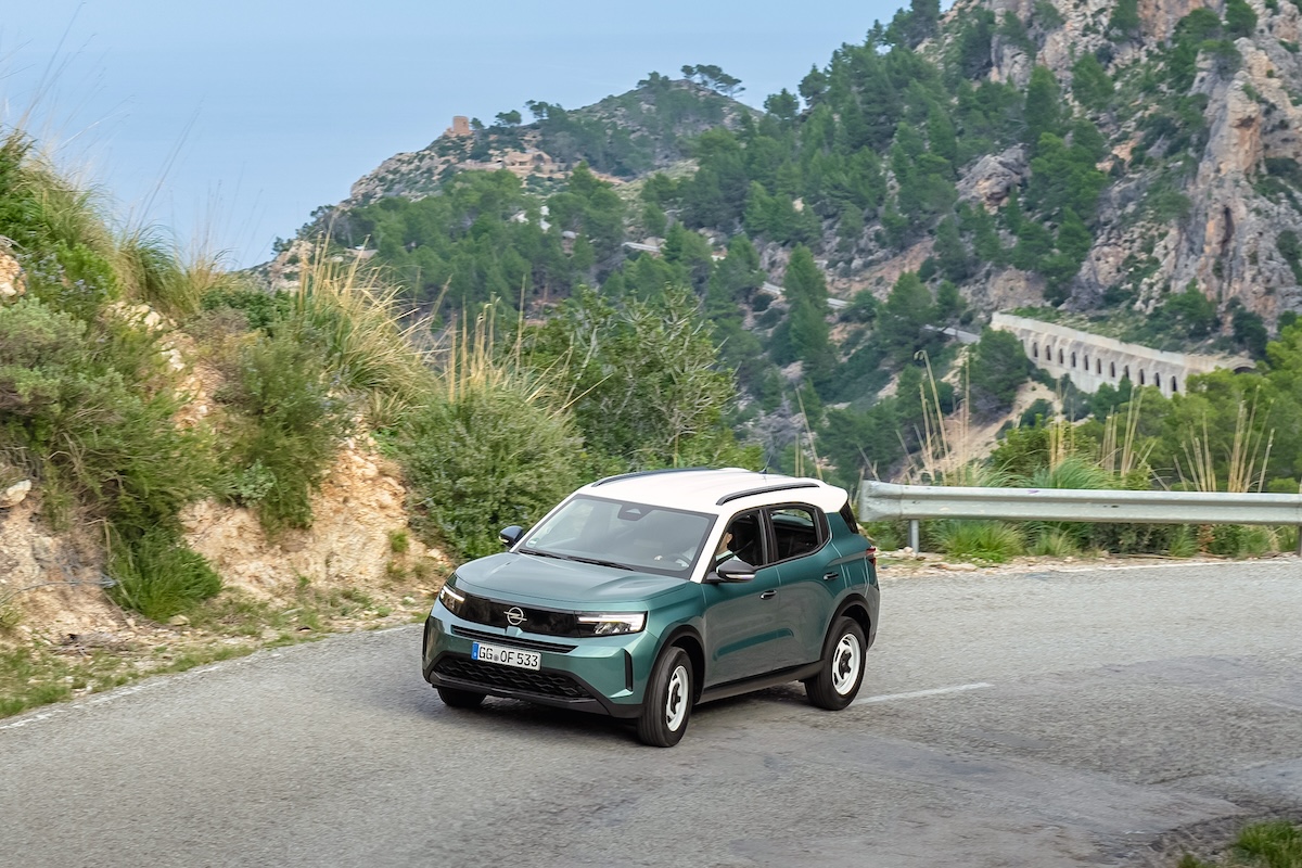 Nuovo Opel Frontera 2025: il SUV ibrido accessibile, comodo in città e brillante in autostrada Nuovo Opel Frontera 2025: il SUV ibrido accessibile, comodo in città e brillante in autostrada