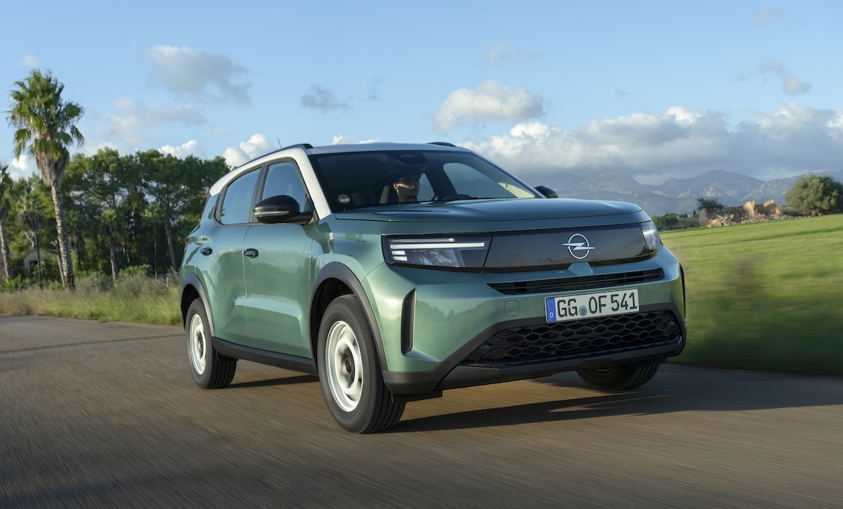 Nuovo Opel Frontera 2025: il SUV ibrido accessibile, comodo in città e brillante in autostrada Nuovo Opel Frontera 2025: il SUV ibrido accessibile, comodo in città e brillante in autostrada