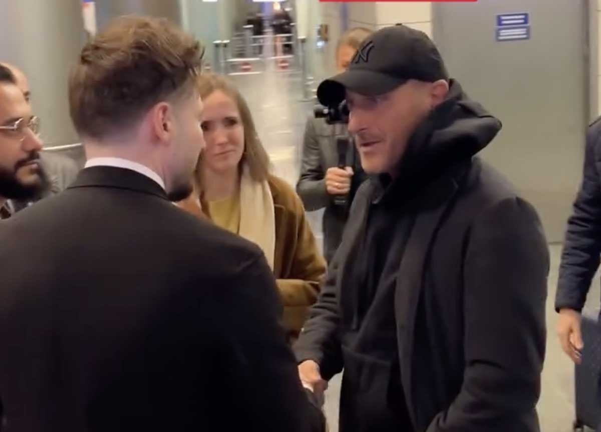 Francesco Totti a Mosca: in Russia ha vinto una “scommessa” da 1 milione di euro. Ma è mistero sul bonifico