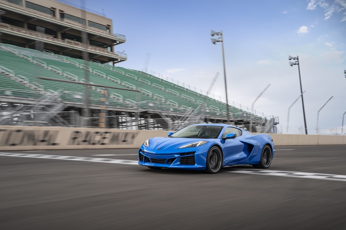 Corvette E-Ray debutta in Italia: la supercar elettrificata a trazione integrale