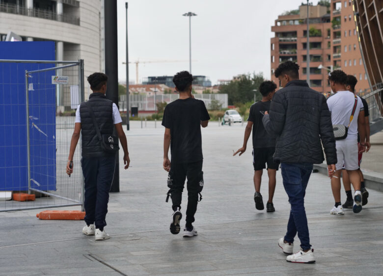 Effetto Milano, stretta sui gruppi di giovanissimi: 30 indagati a Como, maxi blitz a Bergamo
