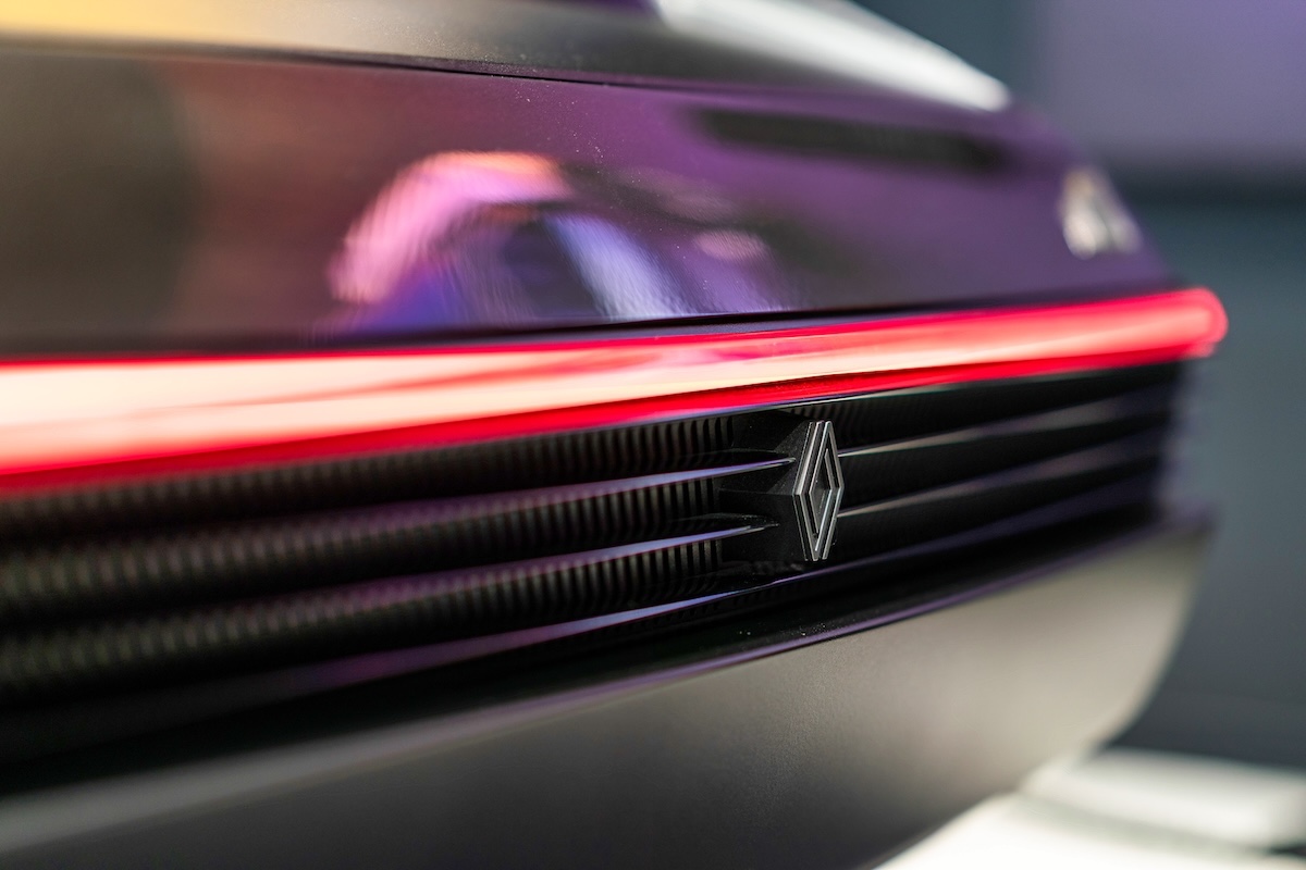 Renault incanta la Milano Design Week con l’audace restomod R17 elettrico Renault incanta la Milano Design Week con l’audace restomod R17 elettrico
