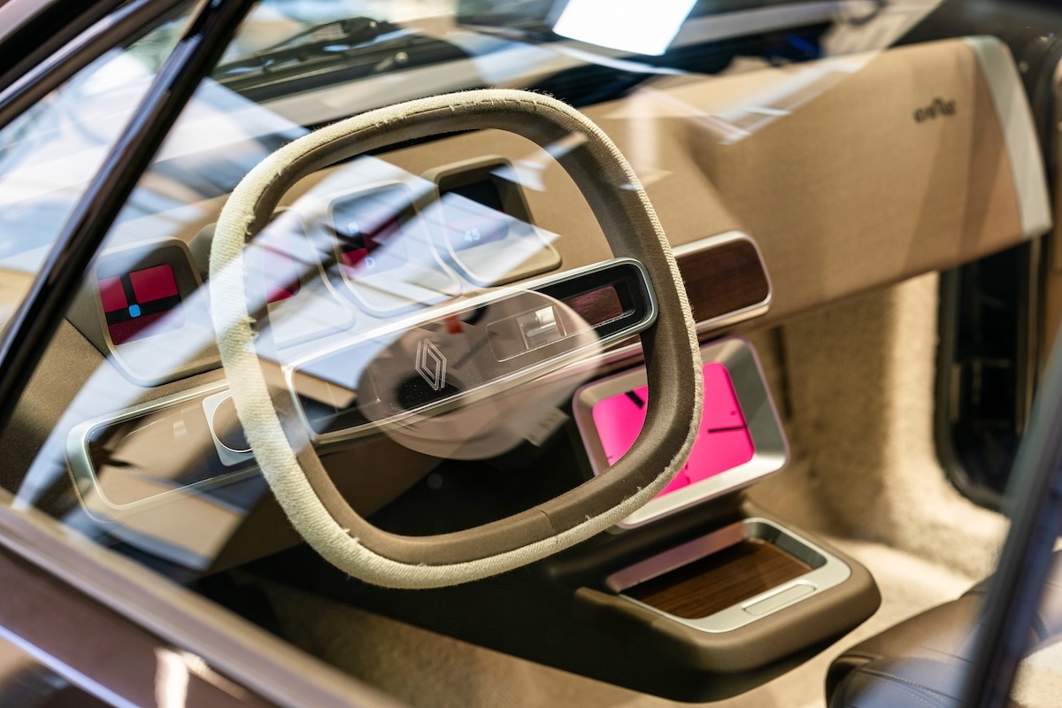Renault incanta la Milano Design Week con l’audace restomod R17 elettrico Renault incanta la Milano Design Week con l’audace restomod R17 elettrico