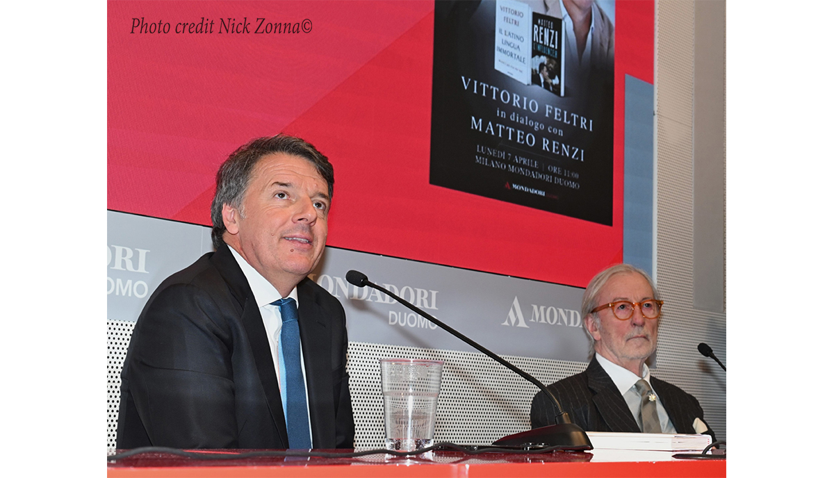 Renzi e Feltri protagonisti indiscussi alla Mondadori di Milano Renzi e Feltri protagonisti indiscussi alla Mondadori di Milano