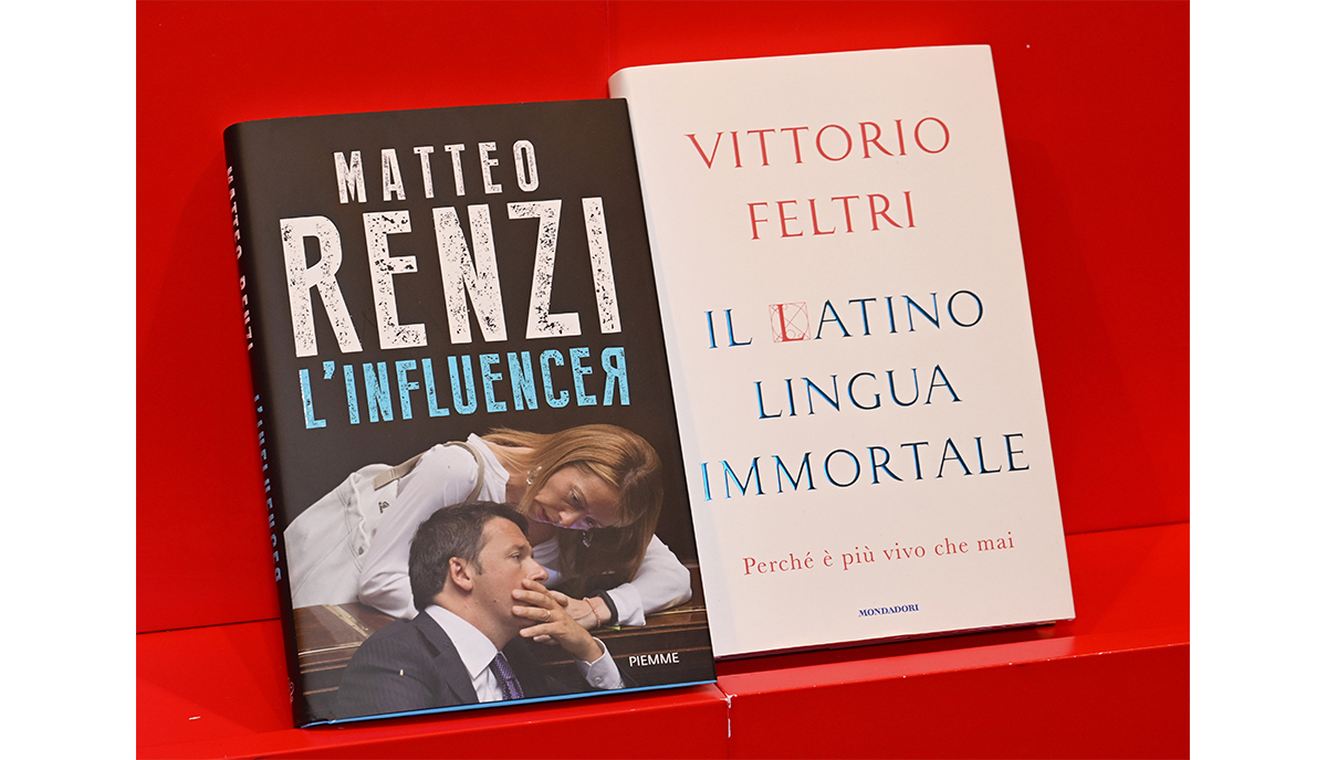 Renzi e Feltri protagonisti indiscussi alla Mondadori di Milano Renzi e Feltri protagonisti indiscussi alla Mondadori di Milano