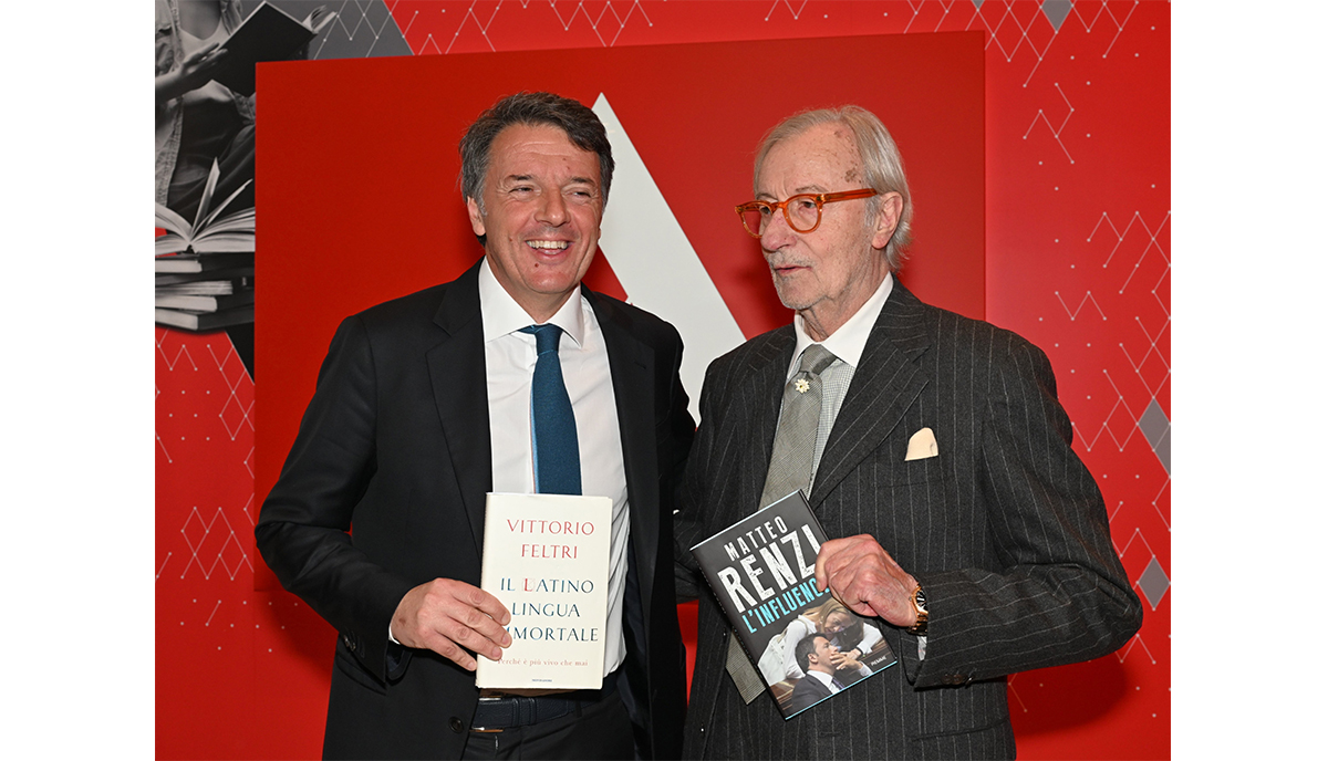 Renzi e Feltri protagonisti indiscussi alla Mondadori di Milano Renzi e Feltri protagonisti indiscussi alla Mondadori di Milano