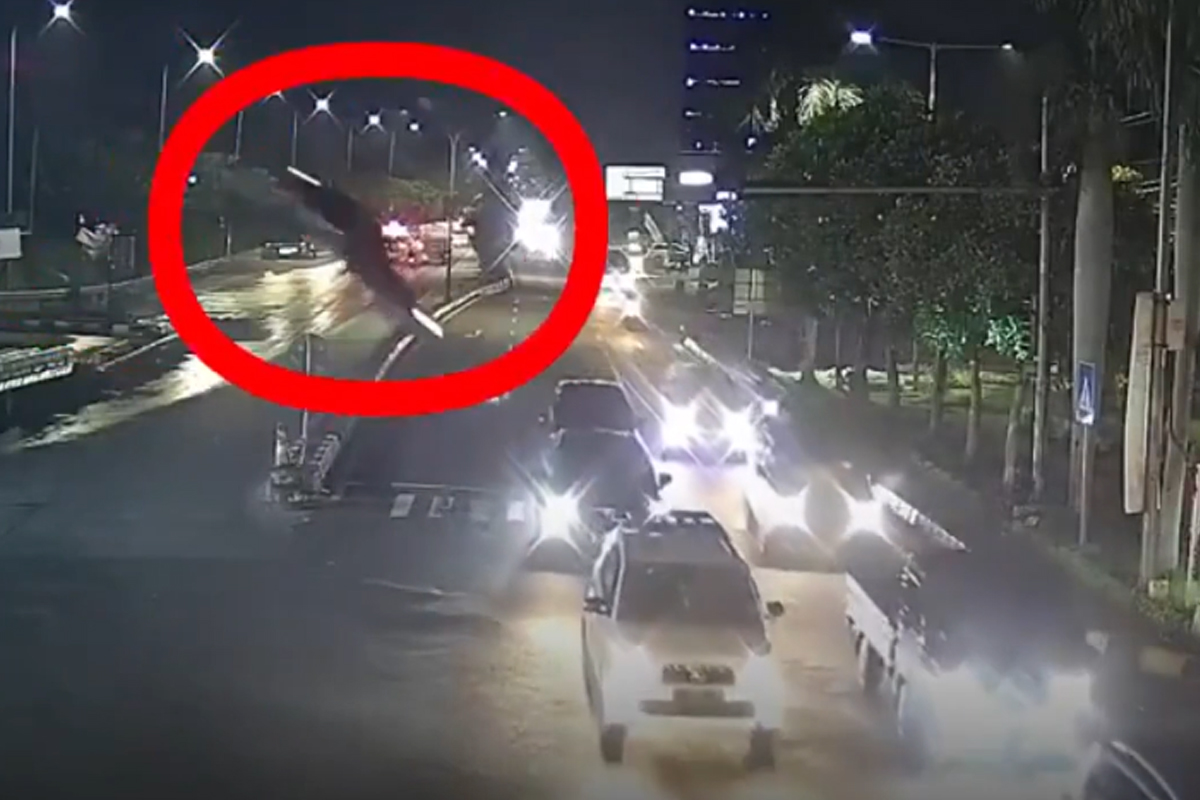 Google Maps sbaglia la strada e l’auto vola giù da un ponte. VIDEO Google Maps sbaglia la strada e l’auto vola giù da un ponte. VIDEO