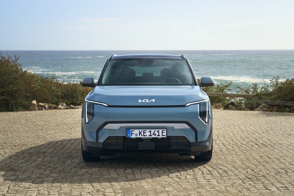Kia EV3, frenata rigenerativa intelligente per più autonomia e comfort di guida Kia EV3, frenata rigenerativa intelligente per più autonomia e comfort di guida
