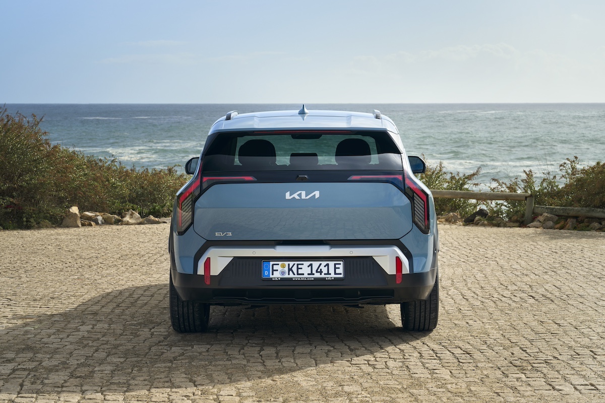 Kia EV3, frenata rigenerativa intelligente per più autonomia e comfort di guida Kia EV3, frenata rigenerativa intelligente per più autonomia e comfort di guida