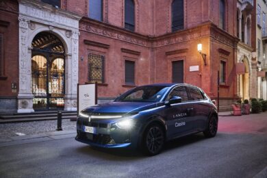 Nuova Lancia Ypsilon Cassina, eleganza in movimento alla Milano Design Week 2025