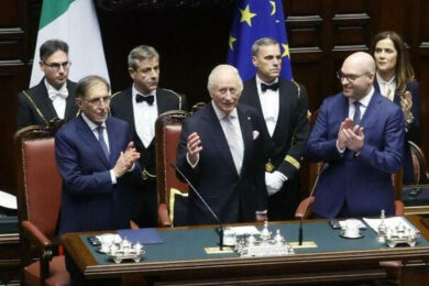 Re Carlo parla in italiano alla Camera: “Spero di non rovinare la lingua di Dante”. VIDEO