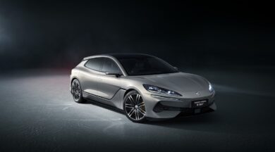 Debutta alla Milano Design Week la Denza Z9GT: eleganza futurista e tecnologia estrema per la gran turismo del domani