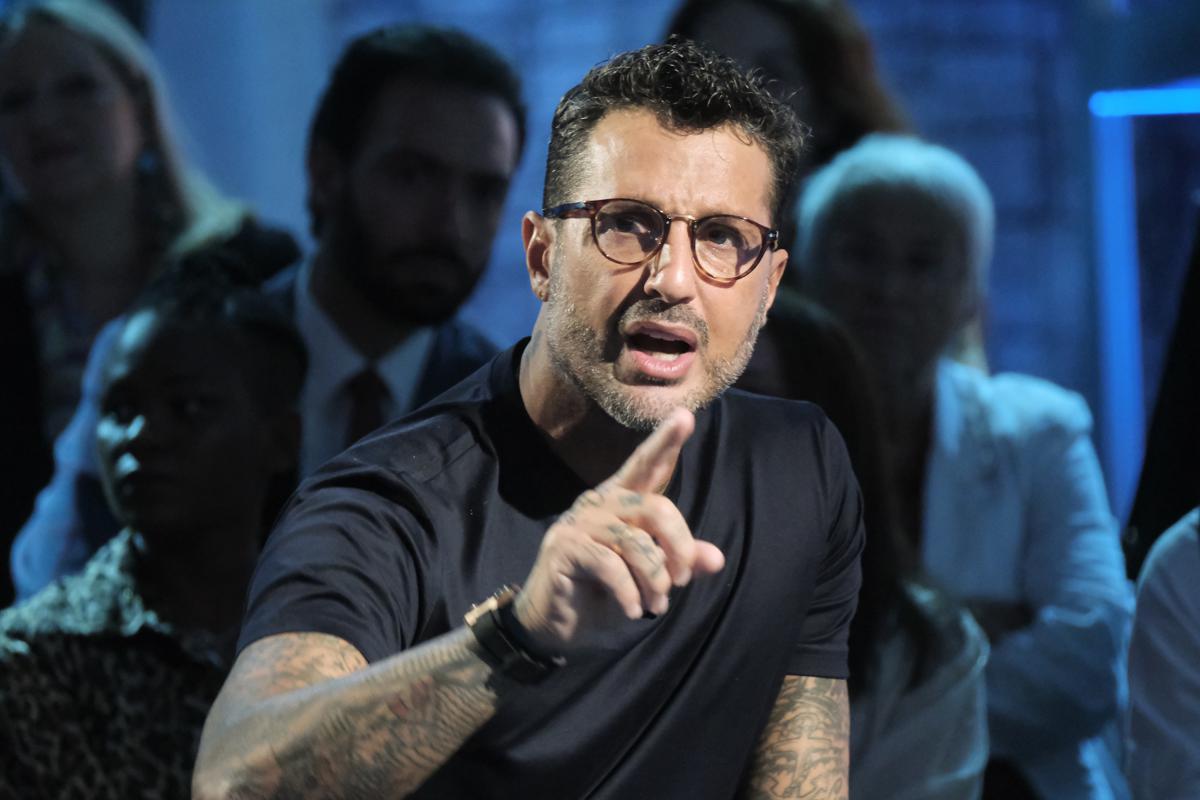 Ricatto hot ad una ex cliente, Corona assolto dall’accusa di estorsione Ricatto hot ad una ex cliente, Corona assolto dall’accusa di estorsione
