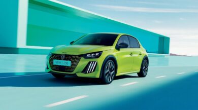 Nuova PEUGEOT E-208: più autonomia, Trip Planner e funzione V2L per l’auto  elettrica del segmento B