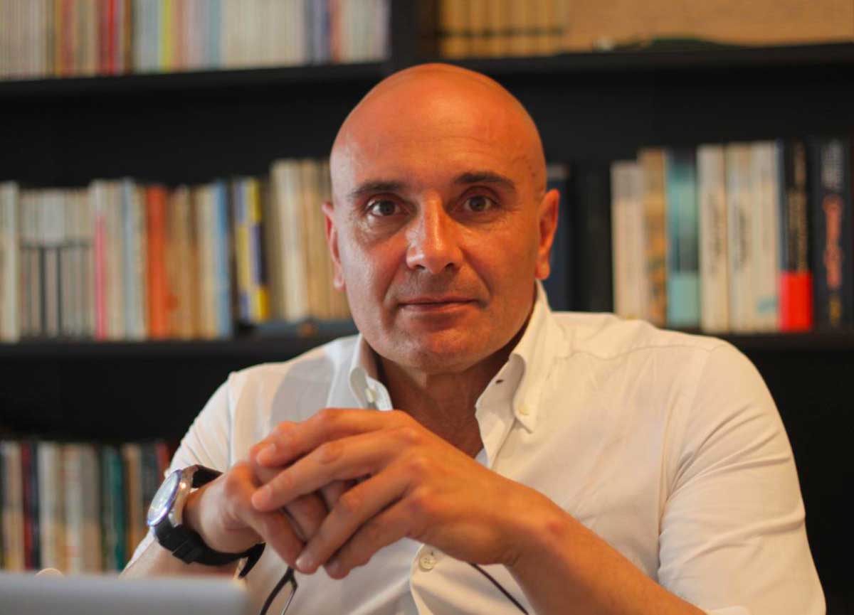 La politica vive di sondaggi ma sono le aziende che studiano i cittadini. Buttaroni: “Il Paese è bloccato” La politica vive di sondaggi ma sono le aziende che studiano i cittadini. Buttaroni: “Il Paese è bloccato”