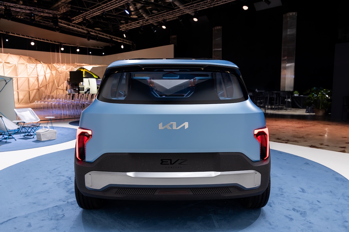 Kia Concept EV2: la nuova frontiera degli interni elettrici tra design urbano e materiali sostenibili Kia Concept EV2: la nuova frontiera degli interni elettrici tra design urbano e materiali sostenibili