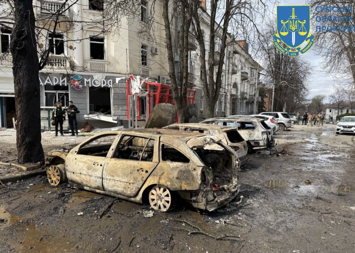Ucraina, missili su Sumy. Il bilancio si aggrava, 31 morti. Zelensky: “Bastardi”. Gli Usa: “Putin ha oltrepassato il limite”. VIDEO Ucraina, missili su Sumy. Il bilancio si aggrava, 31 morti. Zelensky: “Bastardi”. Gli Usa: “Putin ha oltrepassato il limite”. VIDEO