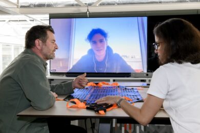 YouClip: l’accessorio “Legătură” di Hector Vanquaethem conquista i giornalisti europei e racconta la filosofia Dacia