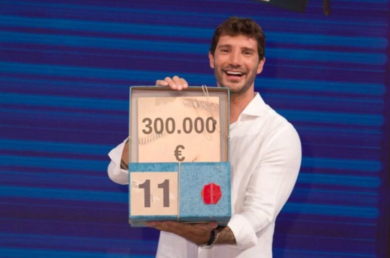 Ascolti tv, Stefano De Martino senza rivali: il suo Affari Tuoi fa il 30% di share