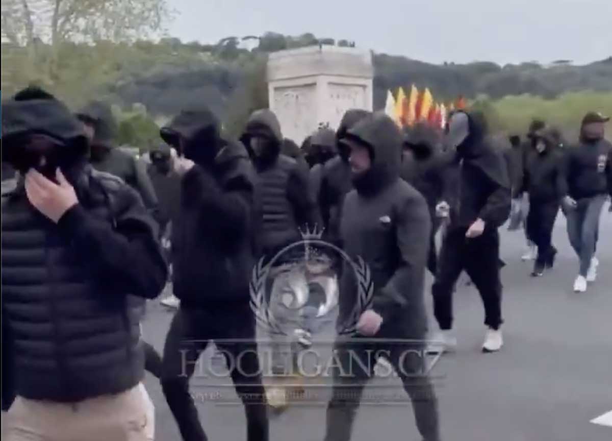 Derby Lazio-Roma: a ponte Milvio la resa dei conti tra ultras di mezza Europa. Indaga la Digos Derby Lazio-Roma: a ponte Milvio la resa dei conti tra ultras di mezza Europa. Indaga la Digos