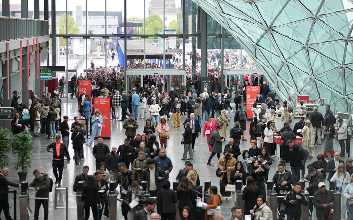 Milano, il Salone chiude a quota 302mila visitatori. Record di presenze straniere Milano, il Salone chiude a quota 302mila visitatori. Record di presenze straniere
