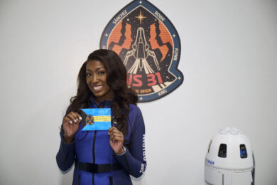 Blue Origin, grande successo per il primo volo spaziale tutto al femminile: a bordo Lady Bezos e Katy Perry