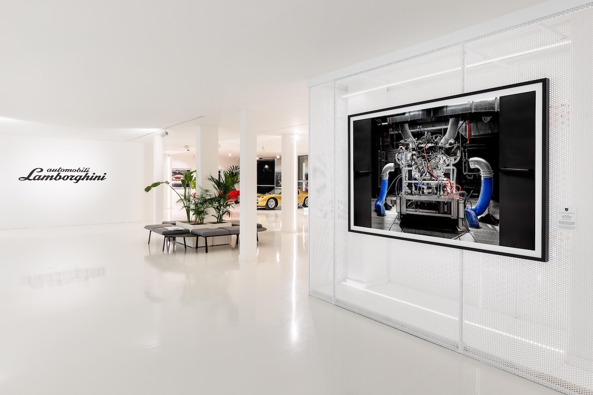 Lamborghini incontra l’arte: al Museo arriva la mostra fotografica “The Industrial Perspective”