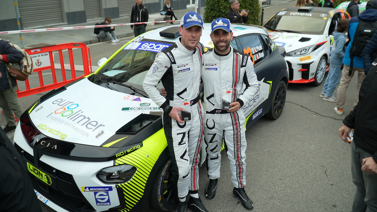 Lancia Ypsilon Rally4 HF: un ritorno leggendario tra le colline di Alba tra storia, passione e podi tricolore Lancia Ypsilon Rally4 HF: un ritorno leggendario tra le colline di Alba tra storia, passione e podi tricolore