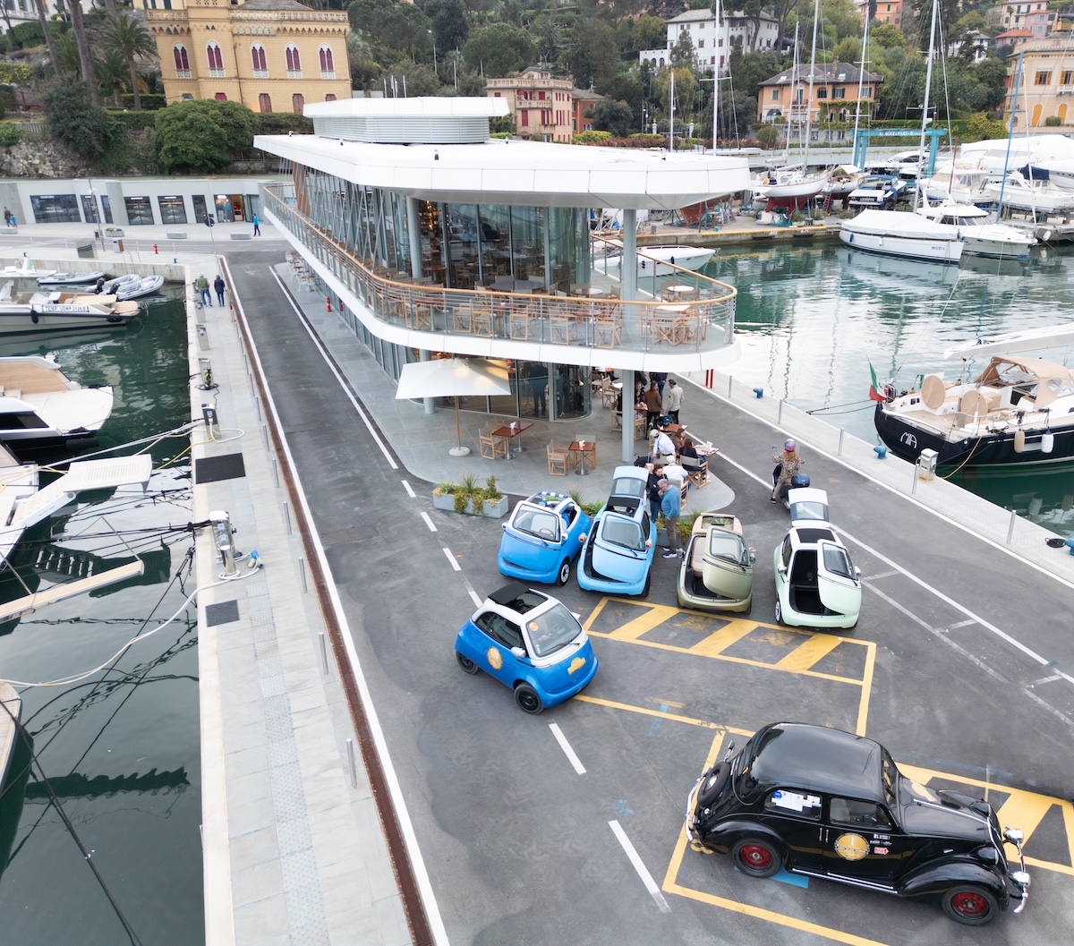Microlino Spiaggina debutta in Italia: la microcar elettrica cabrio che reinventa lo stile della Dolce Vita Microlino Spiaggina debutta in Italia: la microcar elettrica cabrio che reinventa lo stile della Dolce Vita