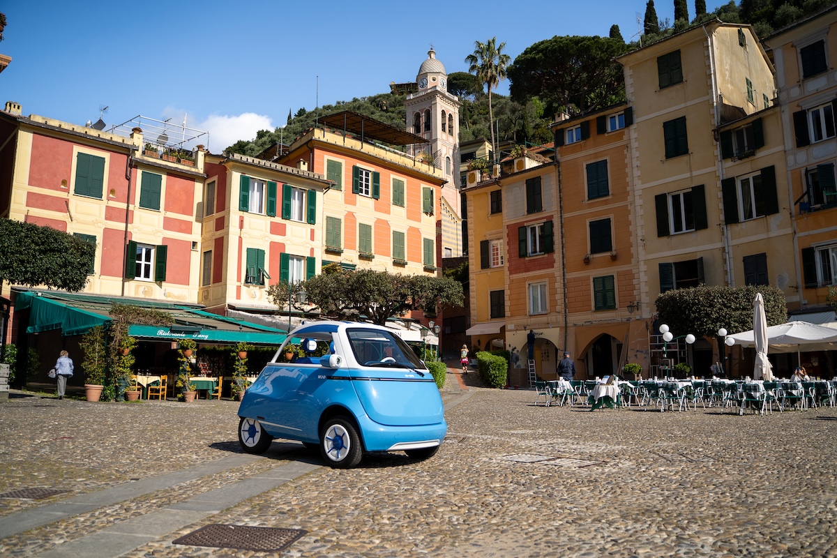 Microlino Spiaggina debutta in Italia: la microcar elettrica cabrio che reinventa lo stile della Dolce Vita Microlino Spiaggina debutta in Italia: la microcar elettrica cabrio che reinventa lo stile della Dolce Vita