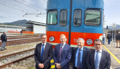 Fondazione FS Italiane, Snam e Hitachi Rail presentano le storiche automotrici ALN668 rigenerate in chiave green
