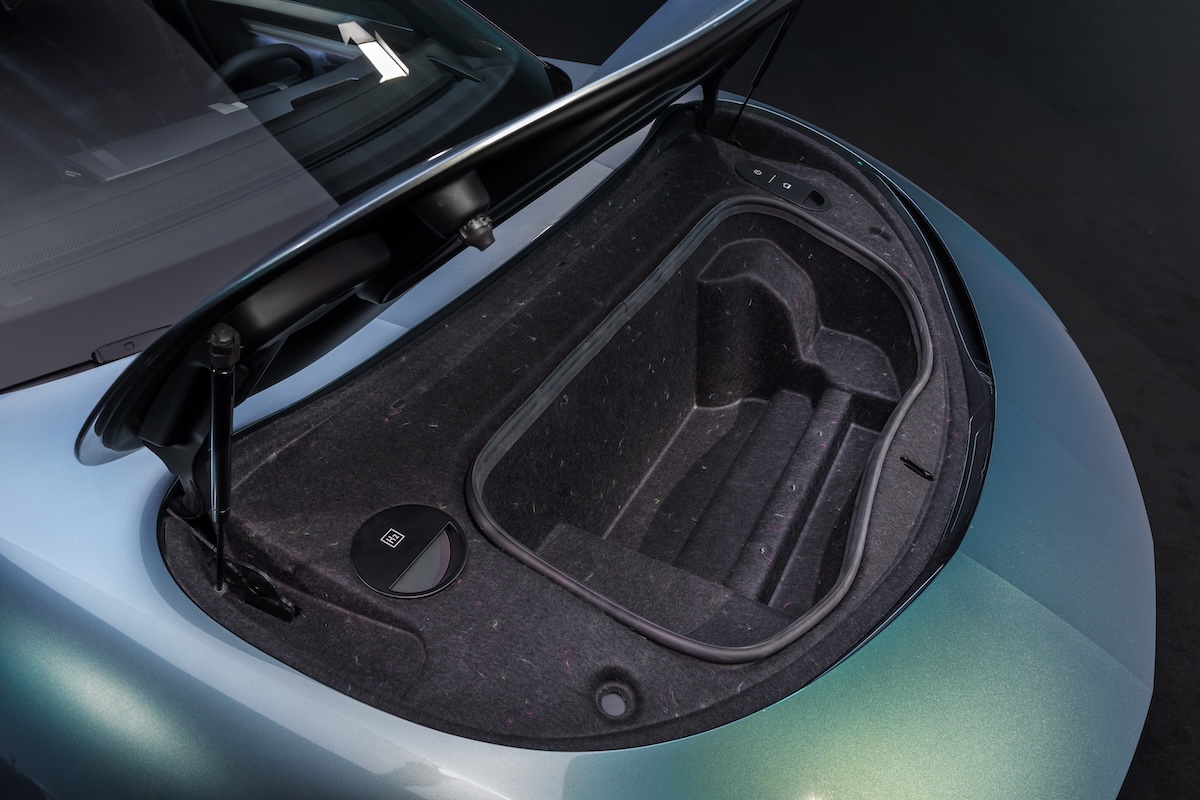 Renault Emblème: il laboratorio a quattro ruote che riscrive la mobilità sostenibile Renault Emblème: il laboratorio a quattro ruote che riscrive la mobilità sostenibile