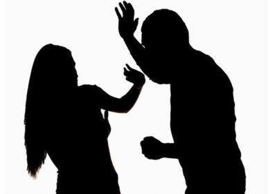 Busto Arsizio, 14enne violentata in un casolare: il testimone: “Era rannicchiata e tremava”