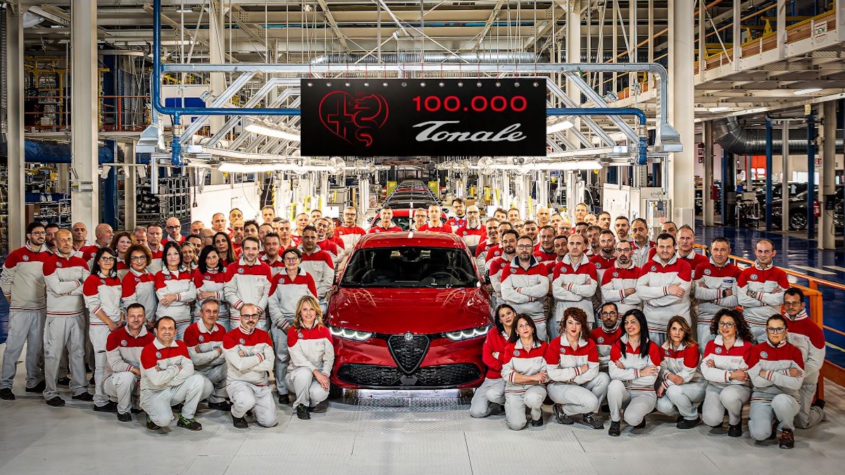Alfa Romeo Tonale: 100.000 esemplari prodotti a Pomigliano per il SUV che ha conquistato il mondo Alfa Romeo Tonale: 100.000 esemplari prodotti a Pomigliano per il SUV che ha conquistato il mondo